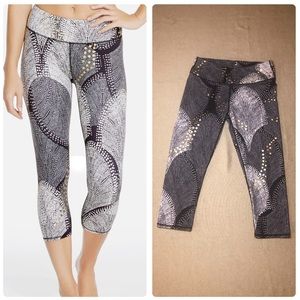Fabletics: Salar print PowerHold Capri ✨SZ:S